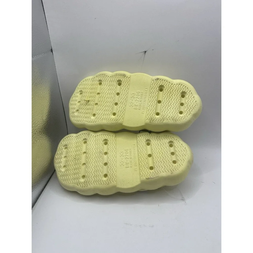 Toddler Active Clogs Pastel Yellow ,‎ Size 9 Charms Bin C